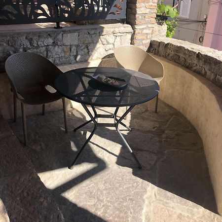 Parona Holiday Home Vrbnik Buitenkant foto