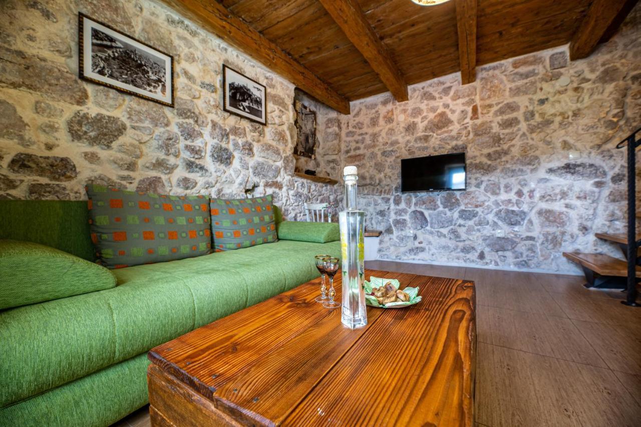 Parona Holiday Home Vrbnik Buitenkant foto