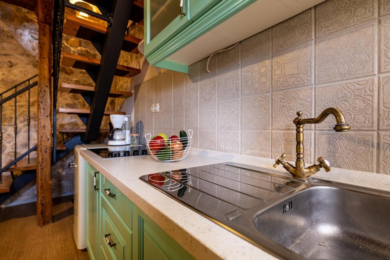 Parona Holiday Home Vrbnik Buitenkant foto