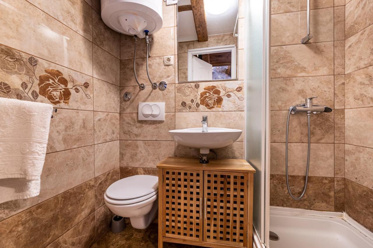 Parona Holiday Home Vrbnik Buitenkant foto